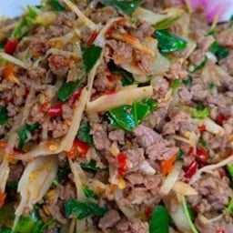 ข้าวราดกะเพราเนื้อสับ+หน่อไม้ดอง