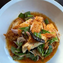 ยำไก่แซ่บ