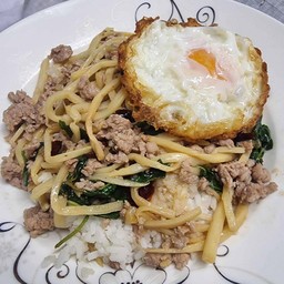 ข้าวกระเพราหน่อไม้+ไก่ชิ้น+ไข่ดาว
