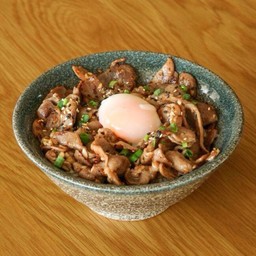 หมูกระเทียมไข่ออนเซ็น