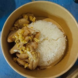 ไก่ทอดกระเทียมราดข้าว