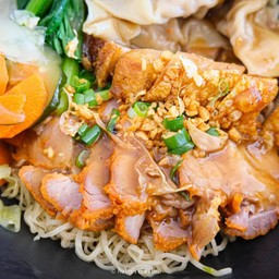 บะหมี่เกี๊ยวหมู หมูแดง+หมูกรอบ