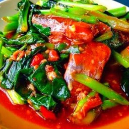 คะน้าปลากระป๋อง