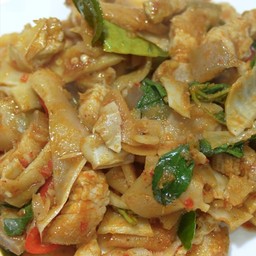 ผัดพริกแกงหน่อไม้ดองใส่หมูสามชั้น  กินกับข้าวสวยร้อนๆแจ่มมากจ้า