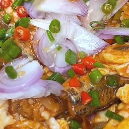 ปลากระป๋องผัดไข่