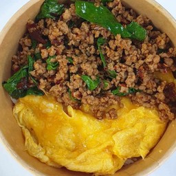 ข้าวกระเพราหมูสับไข่ข้น