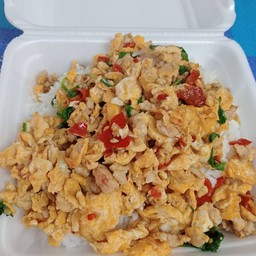 ข้าวหน้าไข่เจียวหมูสับผัดกระเพรา