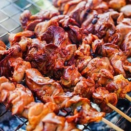 ผสม 10 ไม้ ( ไก่ ตับ กึ๋น  เนื้อย่าง) เลือก แถม1 ไม้ หรือข้าวเหนียว 4 ห่อ