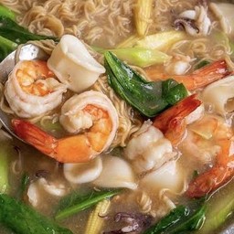 ราดหน้าเส้นมาม่า