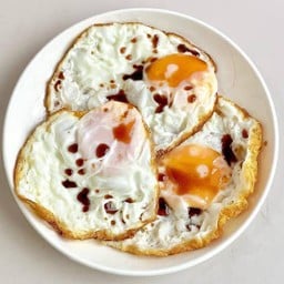 ไข่ดาวเเฝด  3 ฟอง (เป็นกับข้าว)