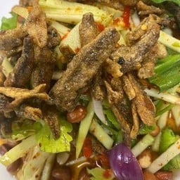 ยำมะม่วงปลากรอบ