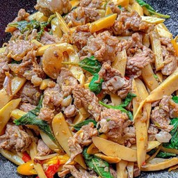 กะเพราหน่อไม้สับ(สด) ราดข้าว เลือกเนื้อสำหรับผัด