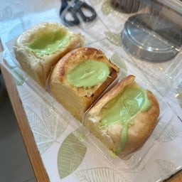 เซ็ทครอบครัว ปังแพกลม ใส้ทะลักสังขยาใบเตยสด 3 ลูก