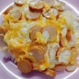 ข้าวไข่ขยี้ ไส้กรอก
