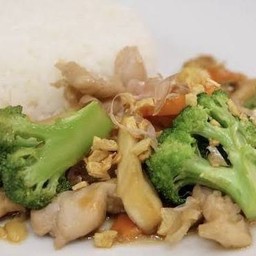 ผัดผักรวมราดข้าว