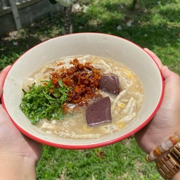 ก๋วยจั๊บกากหมูเจียวพริกผัด