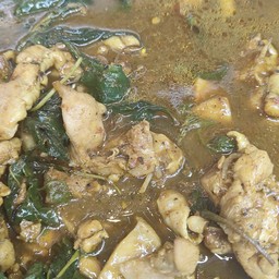 ขนมจีนน้ำยาแกงคั่วไก่