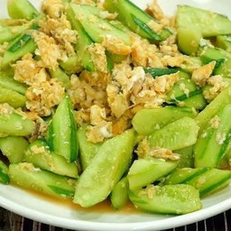 แตงกวาผัดไข่