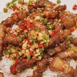 ผัดพริกเกลือราดข้าว