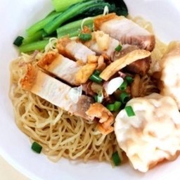 บะหมี่เกี๊ยวหมู + หมูกรอบ