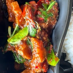 ข้าวราดผัดพริกแกง (ไม่ใส่ถั่วฝักยาว)