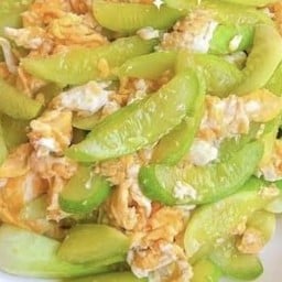 ผัดแตงใส่ไข่ราดข้าว