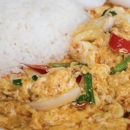 ผัดผงกะหรี่ราดข้าว