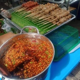 ลูกชิ้นเอ็นเนื้อปิ้งปังกะโป๊ป(มุสลิม) ตลาดนัดริมทางรถไฟสามเสน