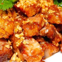หมูกรอบกระเทียม