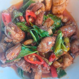 ผัดพริกเผาไก่ปนเครื่องใน