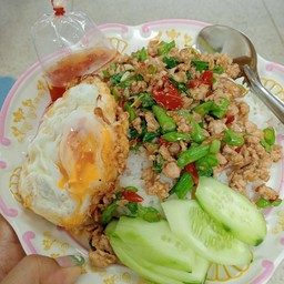 ข้าวหน้ากระเพราหมูสับไข่ดาว