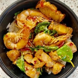 กะเพราหมูกรอบ+กุ้ง