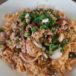 ลาบมาม่าใส่หมู