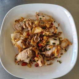 หมูกรอบคั่วพริกเกลือ