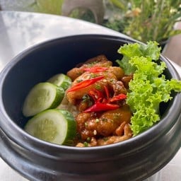 ข้าวไก่ทอด ซอสน้ำปลา