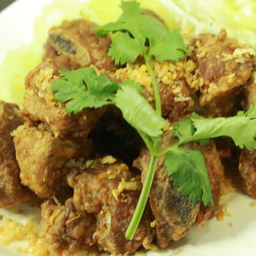 ซี่โครงหมูทอดกระเทียม