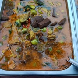 พี่เอ๋ข้าวแกงไก่ทอด ตามสั่ง