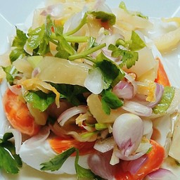 ยำเกี้ยมฉ่ายไข่เค็ม