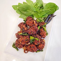 ลาบหมูทอด