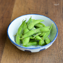 Edamame (Steamed green soybean with light salt)