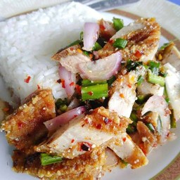 ข้าวลาบหมูกรอบ