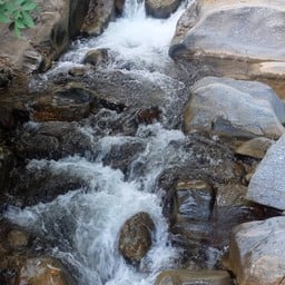 น้ำตกผาลาด