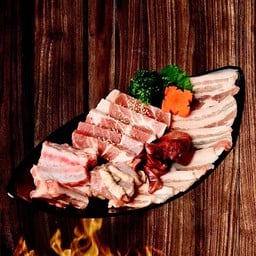 ชุดรวมหมู (สันคอหมู,หมูสามชั้น,หมูพริกไทยทำ,ซี่โครงหมู,ตับ,ใส้หวาน) Pork set (Pork Neck, Pork ⭐️⭐️⭐️