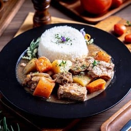 ข้าวสตูว์ซี่โครงหมูไวน์แดง