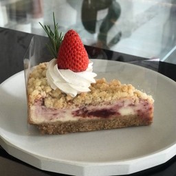 Strawberry Crumble Cheesecake (Lm)