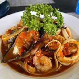 ร้านวากัสฟาร์ม สเต็กเฮาส์ (Wagus Farm Steak House) -