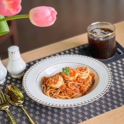 สปาเก็ตตี้ ซุป เกี๊ยวน้ำ กะเพรา By Mai Restaurant