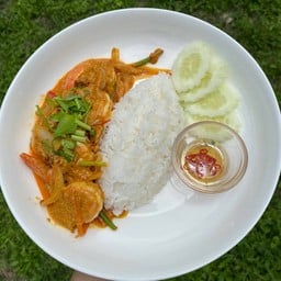 ข้าวราดผัดผงกะหรี่กุ้ง