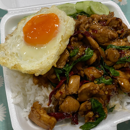 ข้าวราดกระเพราไก่+ใข่ดาว