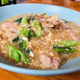 ราดหน้าหมูนุ่ม (เส้นใหญ่)